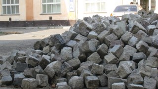 Бруківку з площі Двірцевої у Львові використають для ремонту вулиці Замарстинівської