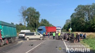 На трасі Львів-Тернопіль у потрійному ДТП загинули двоє людей