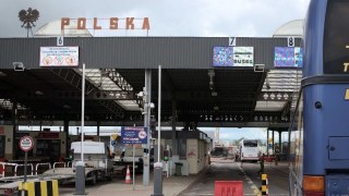 На польському кордоні вантажівки очікують понад 100 годин на в'їзд в Україну