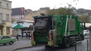 У Франківському районі міськрада знайшла переповнені майданчики із сміттям