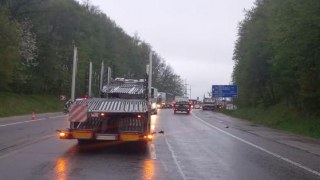 На трасі Київ – Чоп у ДТП з вантажівкою постраждав велосипедист