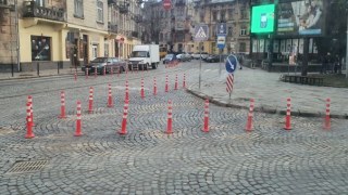 На дорожні стовпці у центрі Львова передбачили більше мільйон гривень