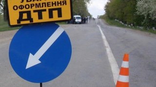 У Бориславі мікроавтобус в'їхав у дерево: травмовано 6 людей