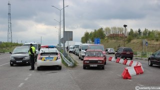 У Краківці польська поліція допомогла українським вантажівкам прорвати блокаду кордону