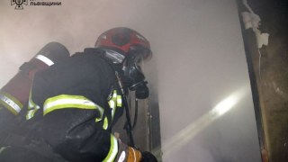 У Львові під час пожежі в багатоповерхівці постраждав чоловік