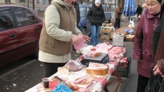 Львів’янам радять не купляти на стихійних ринках продукти