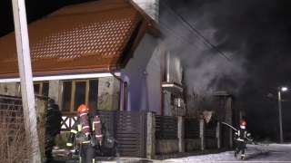 Біля Львова через пожежу в дровітні ледь не згорів будинок