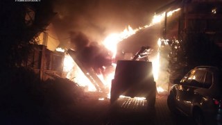 Майже 50 рятувальників гасили пожежу в будинку на Львівщині