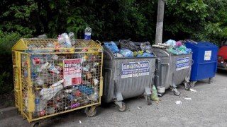 У Львові майже 40% усіх майданчиків переповнені сміттям
