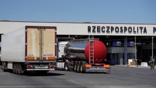 На польському кордоні вантажівки очікують 215 годин на в'їзд в Україну