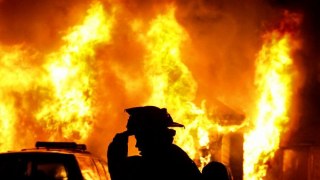 Більше 20 рятувальників гасили пожежу у львівському будинку (ВІДЕО)