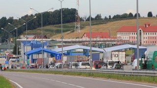 На кордоні з Польщею – черги на 860 автівок