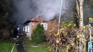 На Стрийщині жінка потрапила до лікарні через отруєння продуктами горіння