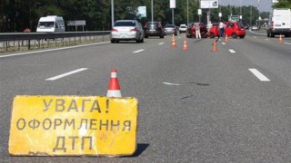 На Львівщині школярка раптово вибігла на дорогу і потрапила під колеса авто