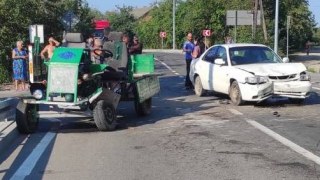 На Самбірщині у ДТП травмувались тракторист та його пасажир