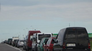 На кордоні з Польщею – черги на 450 вантажівок