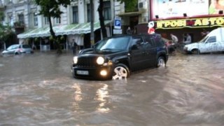 На п’ятьох вулицях Львова трапилися підтоплення через вчорашній дощ