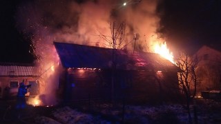 14 рятувальників гасили пожежу у житловому будинку на Пустомитівщині