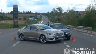 Поблизу Львова у ДТП постраждали двоє пасажирів Volkswagen Passat