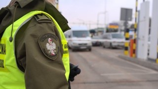 На польському кордоні вантажівки очікують майже 80 годин на в'їзд в Україну