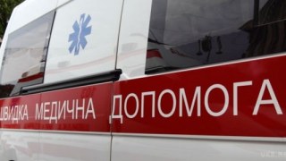 Двоє людей травмовано внаслідок падіння рекламного щита у Львові