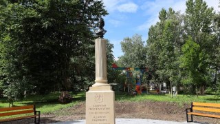 У Бориславі відреставрували найдавніший міський пам'ятник Міцкевичу