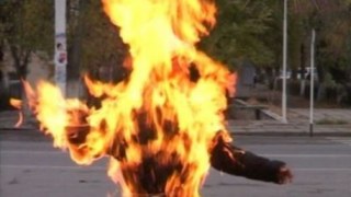 Чоловік вчинив акт самоспалення біля Червоноградської міськради