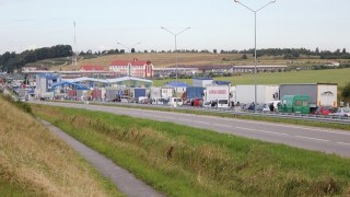 На кордоні з Польщею – черги на 165 вантажівок