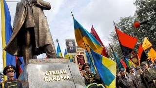 Львівські депутати виділили кошти на облаштування площі біля пам'ятника С. Бандері