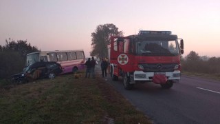 На Жовківщині зіткнулися легковик та маршрутка з пасажирами: є загиблі