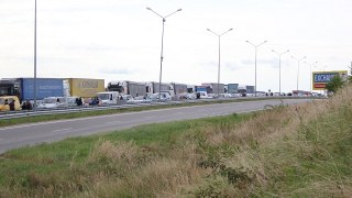 На кордоні з Польщею – черги на 100 вантажівок