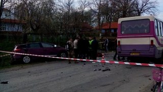 Семеро осіб травмовано внаслідок ДТП за участю маршрутки на Львівщині
