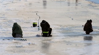 На Яворівщині четверо рибалок провалилися під лід