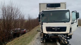На трасі Львів – Краковець у ДТП з вантажівкою постраждав водій легковика