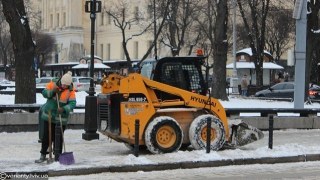 На вулиці Львова виїхало 59 одиниць снігоприбиральної техніки