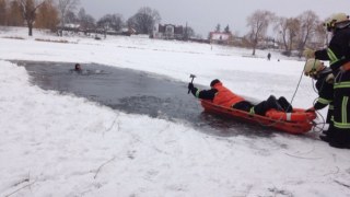 На водоймі на Сихові дві дитини провалилися під лід