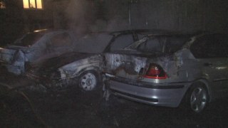 Поблизу Львова у пожежі постраждали чотири автівки